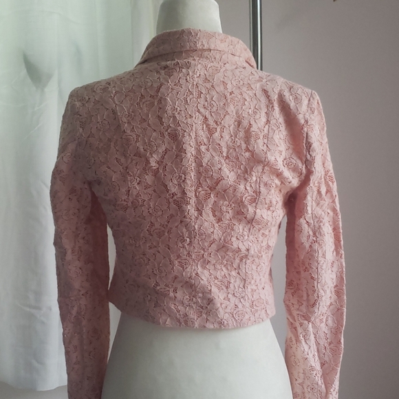 SALE ❣️🤍 Pink Lace Blazer - Picture 5 of 5